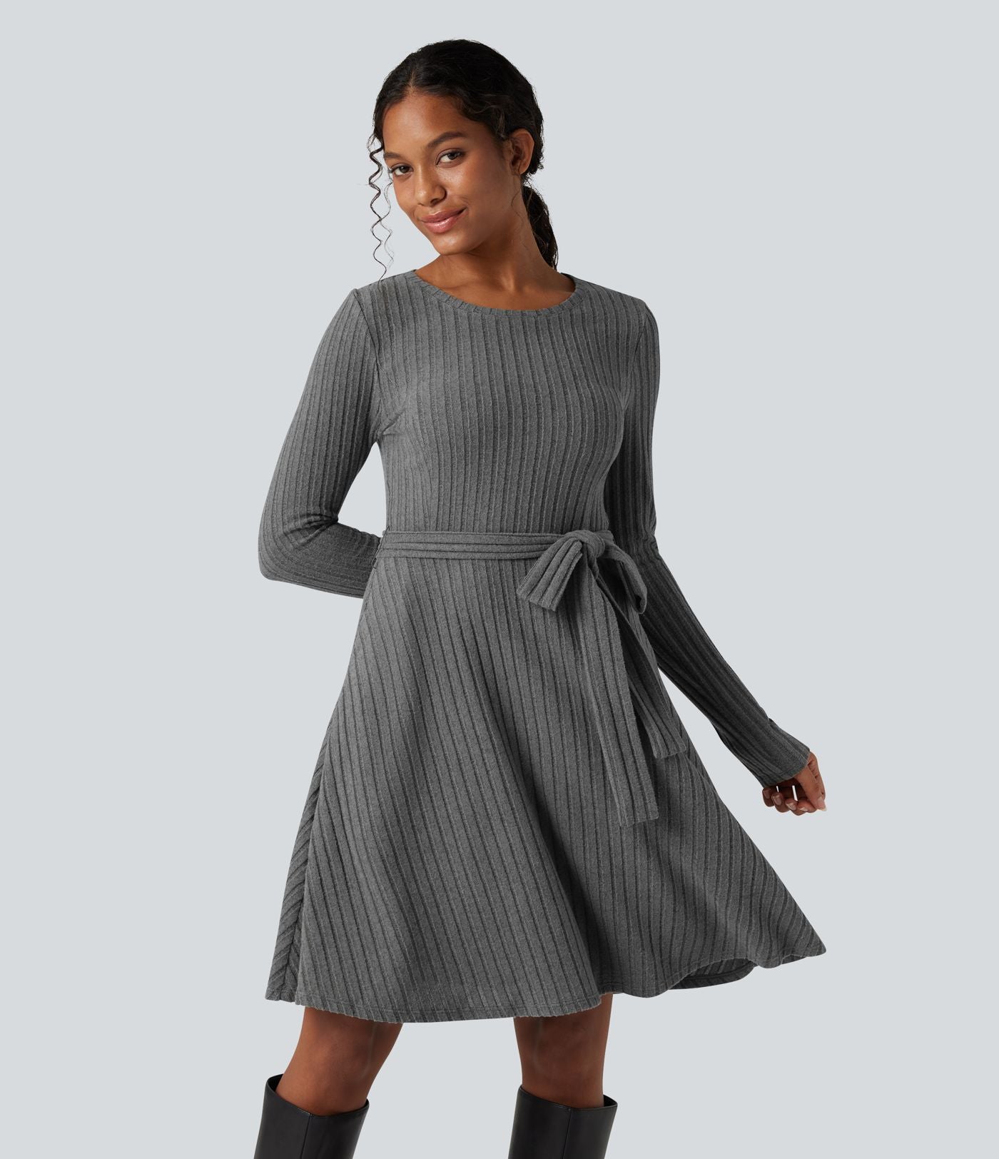 Robe côtelée ceinturée col rond manches longues avec poches