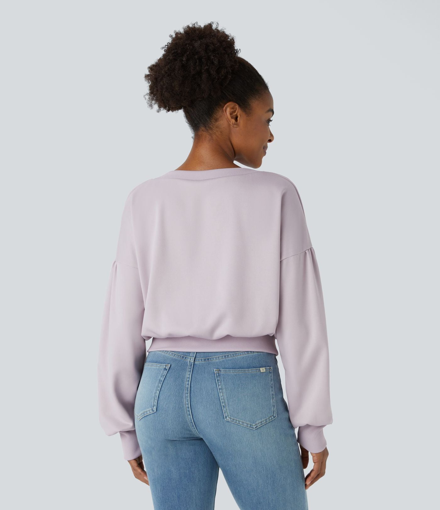 Sweat-shirt décontracté ample à col rond, épaules tombantes et manches évasées plissées