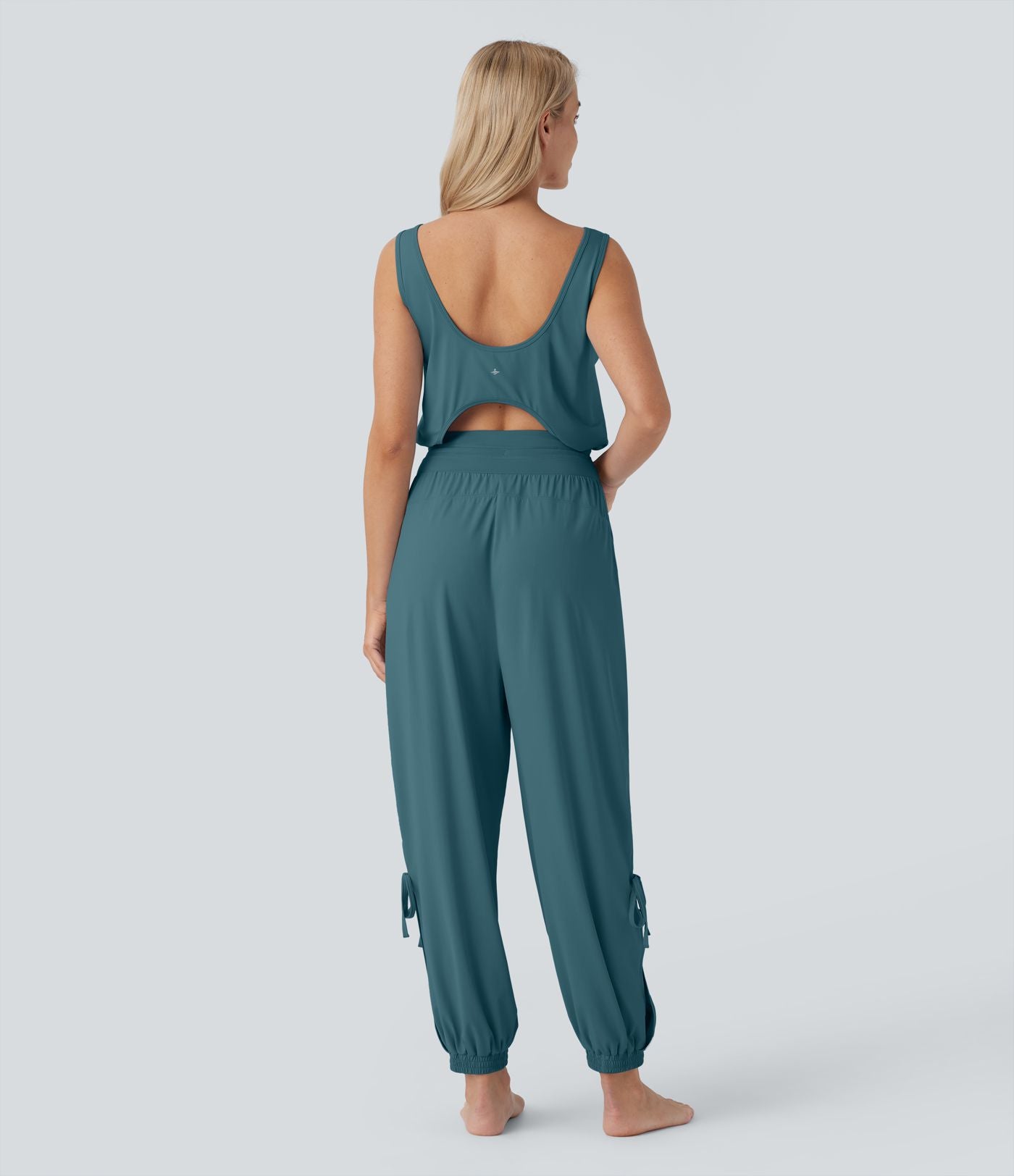 Combinaison de yoga col bateau sans manches dos nu avec découpes et poches latérales à cordon de serrage effet frais InstantCool, protection solaire UPF50+