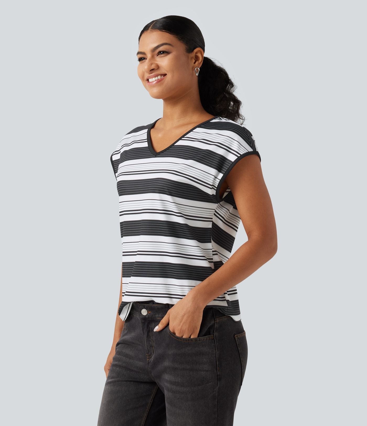 T-shirt décontracté à rayures, col en V et manches courtes