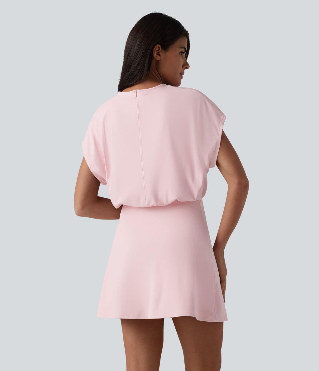 Robe de sport mini de yoga SoftlyZero™ Airy 2-en-1 effet frais InstantCool col rond à manches courtes, demi-zip et poches, accès facile Easy Peasy