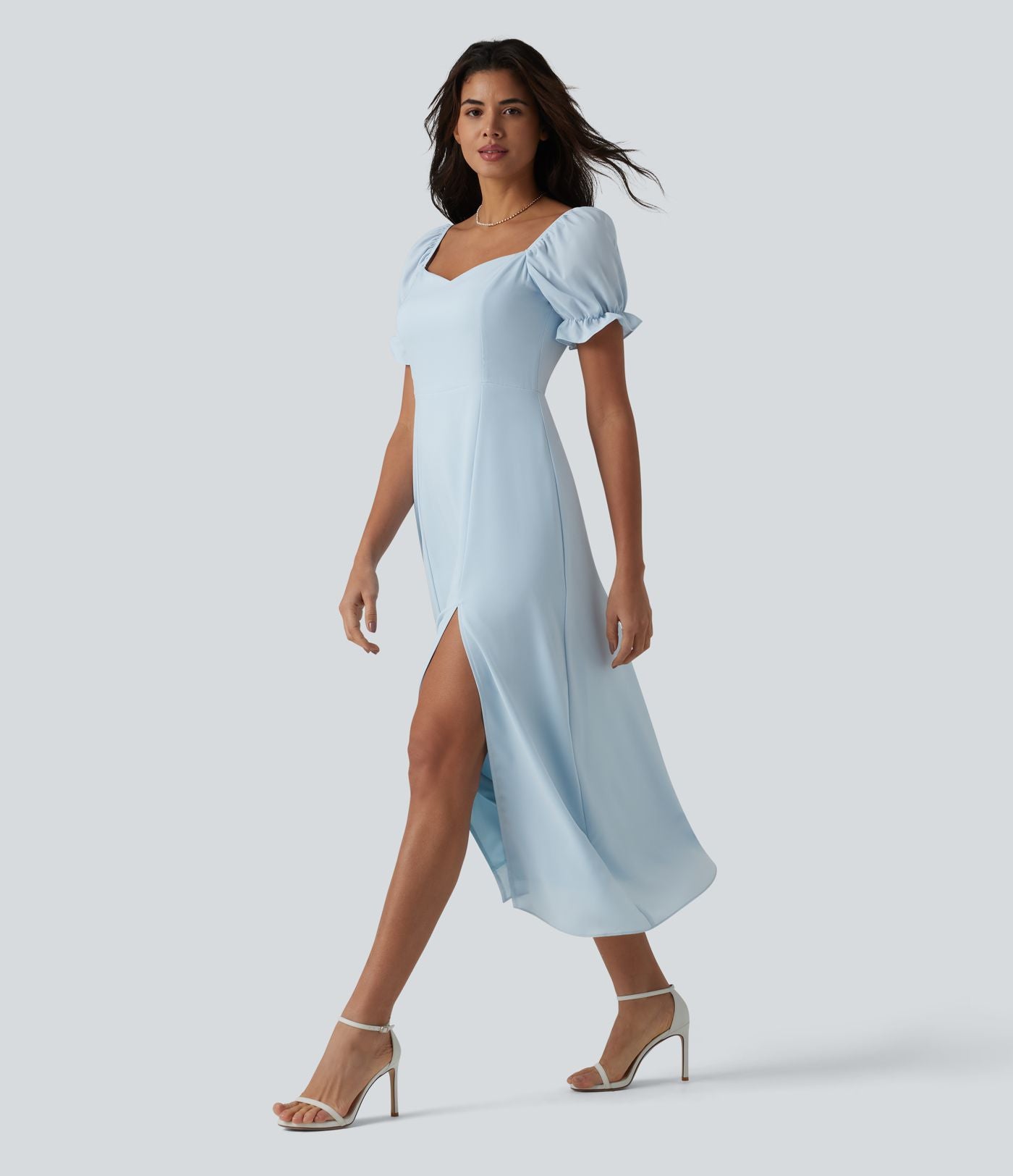 Robe de demoiselle d'honneur et d'invitée de mariage en mousseline fendue col Reine Anne manches bouffantes longueur midi