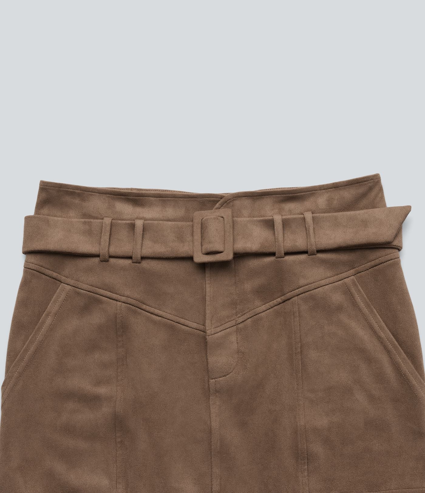 Jupe de travail mini moulante en daim taille haute avec ceinture et poches