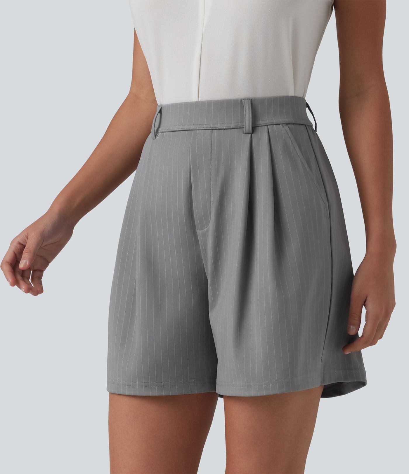 Short tailleur plissé taille haute à rayures avec poches