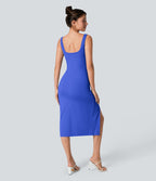 Robe corset midi moulante ruchée à encolure carrée, dos nu, brassière intégrée