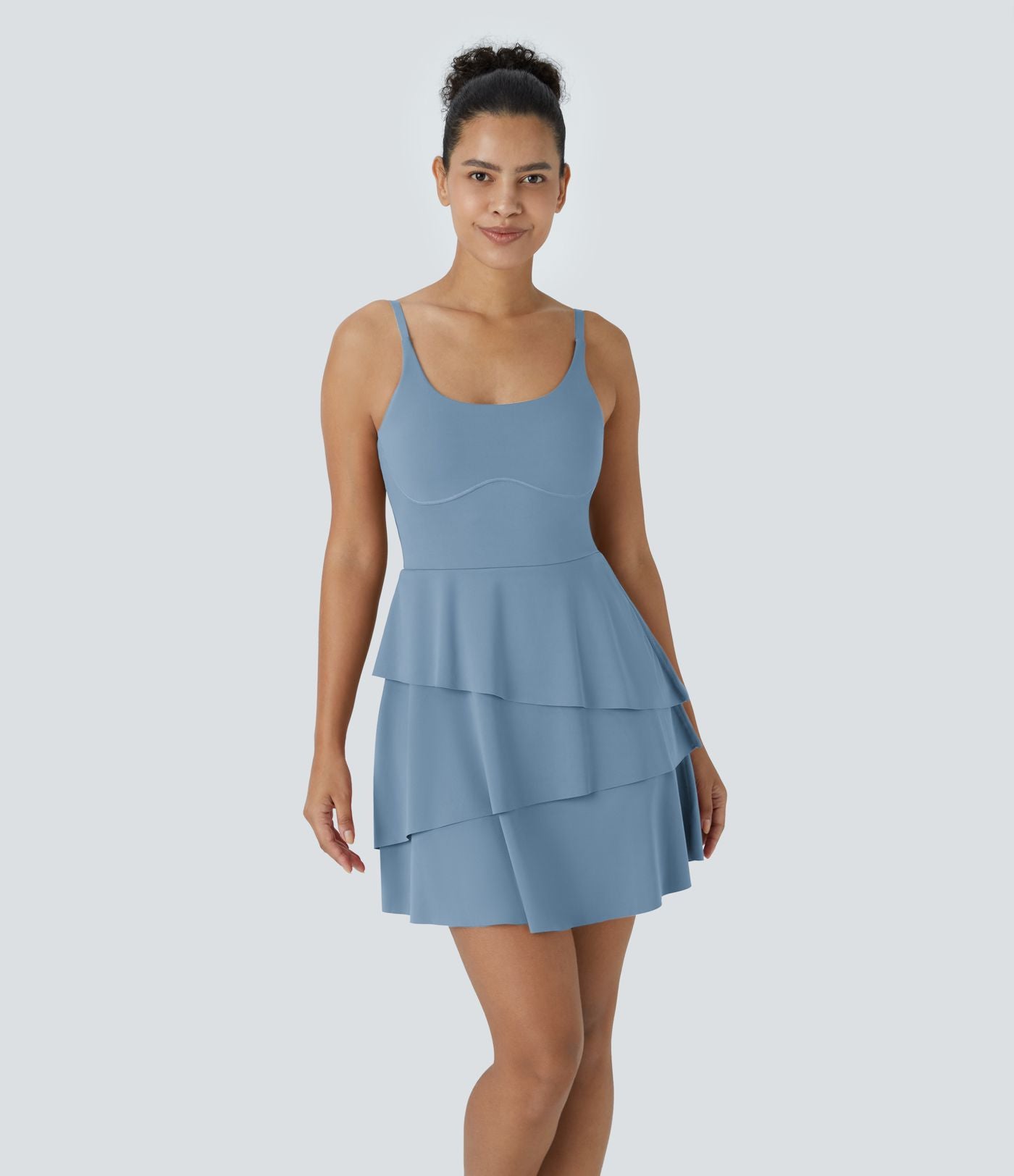Robe de sport mini SoftlyZero™ Airy à effet frais InstantCool 2-en-1 avec volants superposés et dos nu avec poches