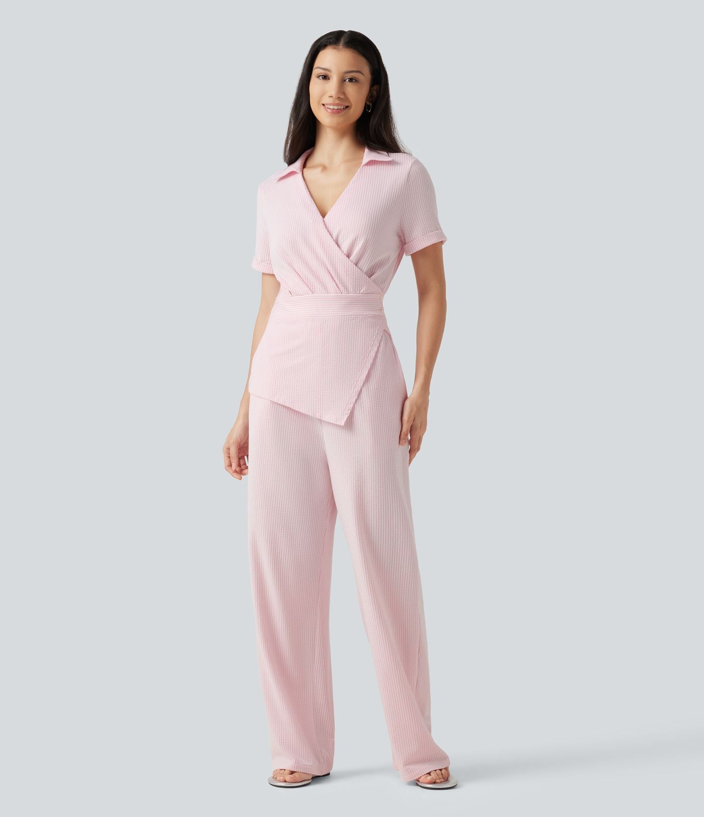 Combinaison-chemise accès facile Easy Peasy en coton froissé rayé à manches courtes, cache-cœur, lien au dos et poches