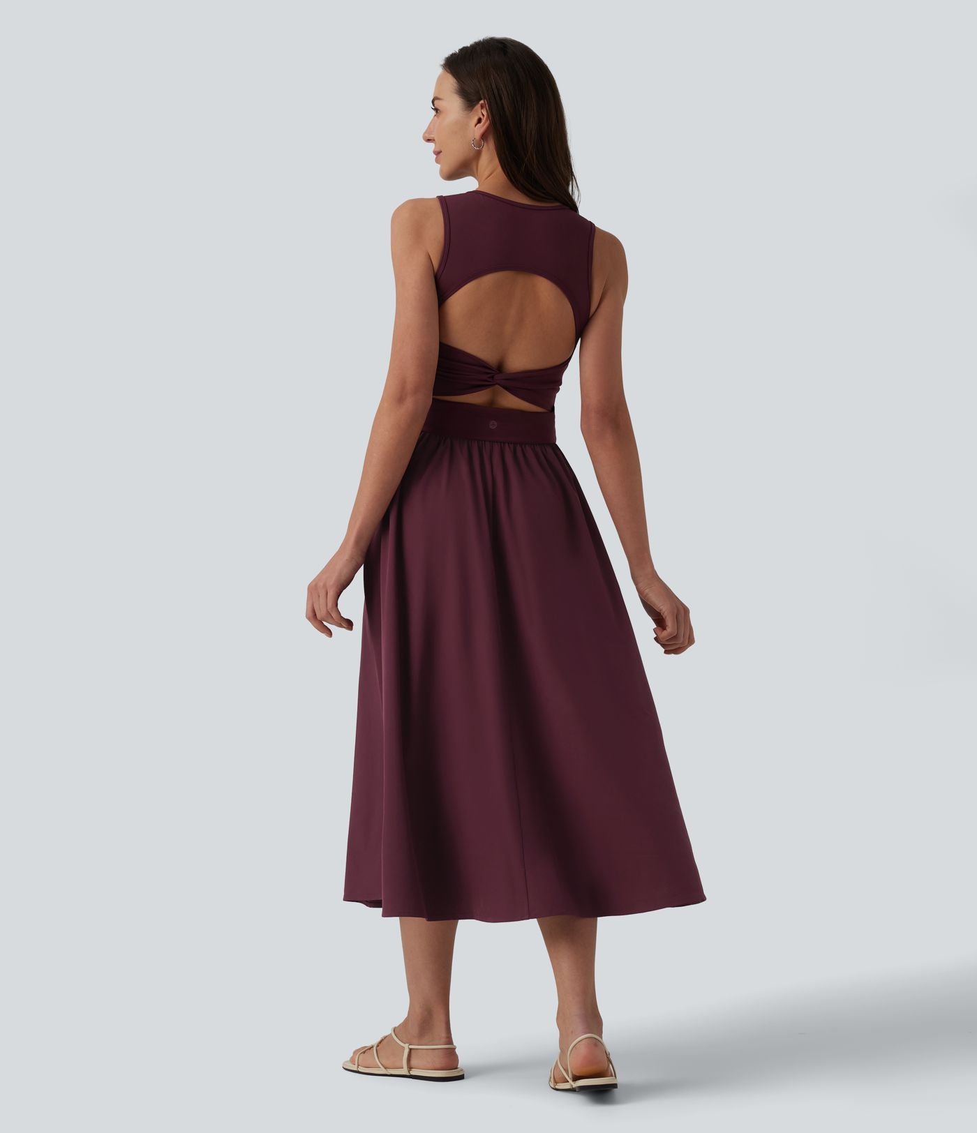 Robe mi-longue décontractée col rond sans manches découpes