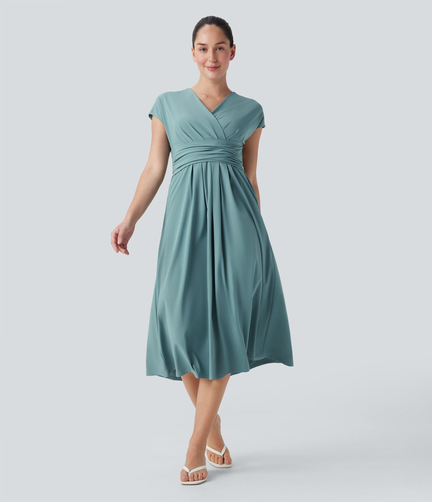 Robe midi Breezeful™ col V manches courtes à liens dans le dos séchage rapide avec poches latérales