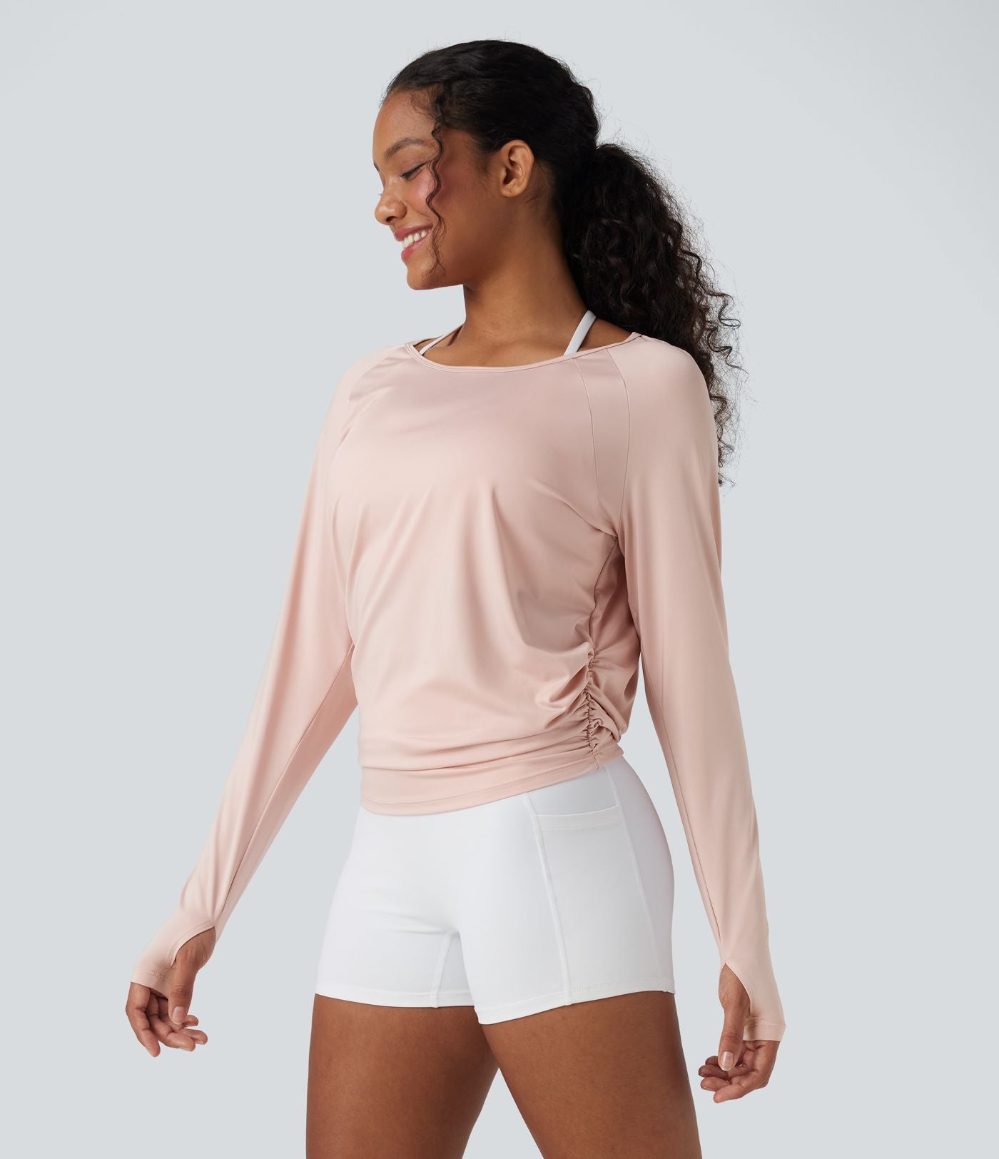 Haut de sport yoga décontracté dos ajouré avec trous pouces froncé