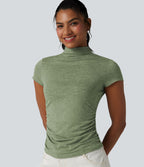 T-shirt casual froncé à col cheminée et manches courtes