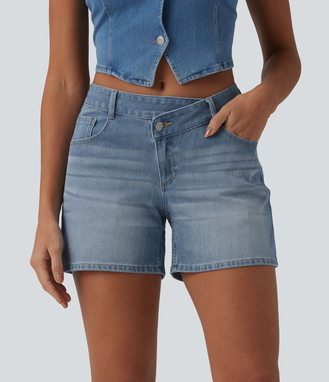 Short asymétrique en jean délavé Halara Flex™ taille basse à poches multiples