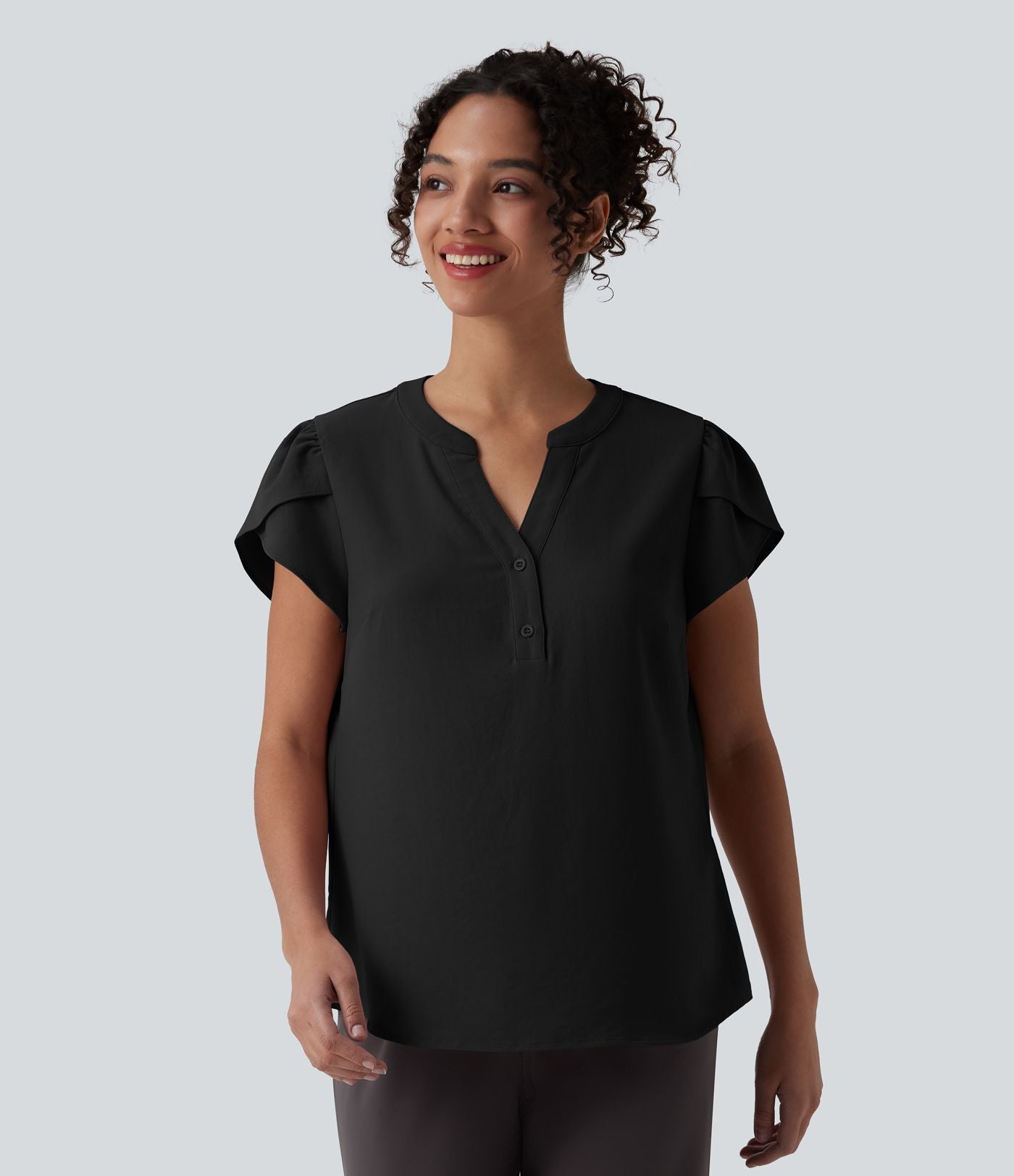 Blouse de travail col V manches pétales courtes