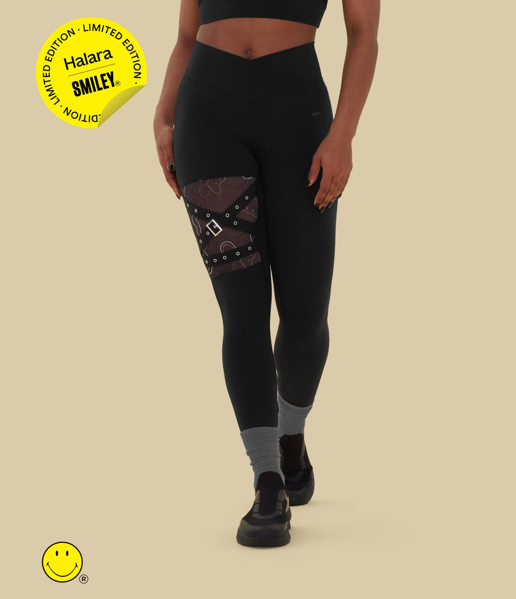 Legging de yoga Halara X Smiley® Halara UltraSculpt™ taille haute croisé avec empiècements en mesh contrastant et boucle décorative