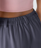 Pantalon tailleur ample, taille moyenne, coupe barrel, à poches