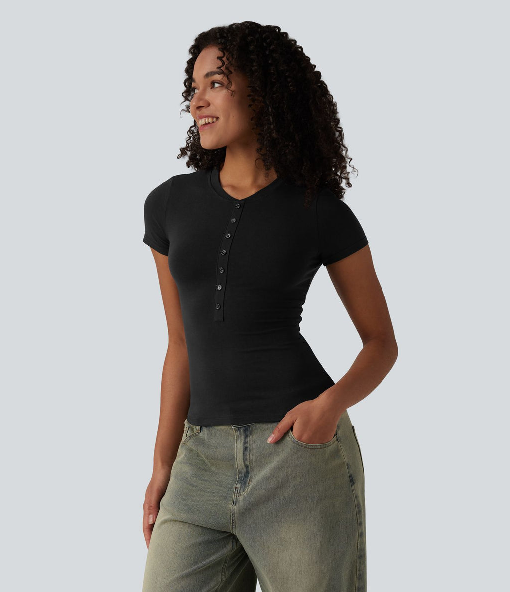 T-shirt Halara décontracté en jersey de coton, col Henley, manches courtes, coupe ultra-ajustée