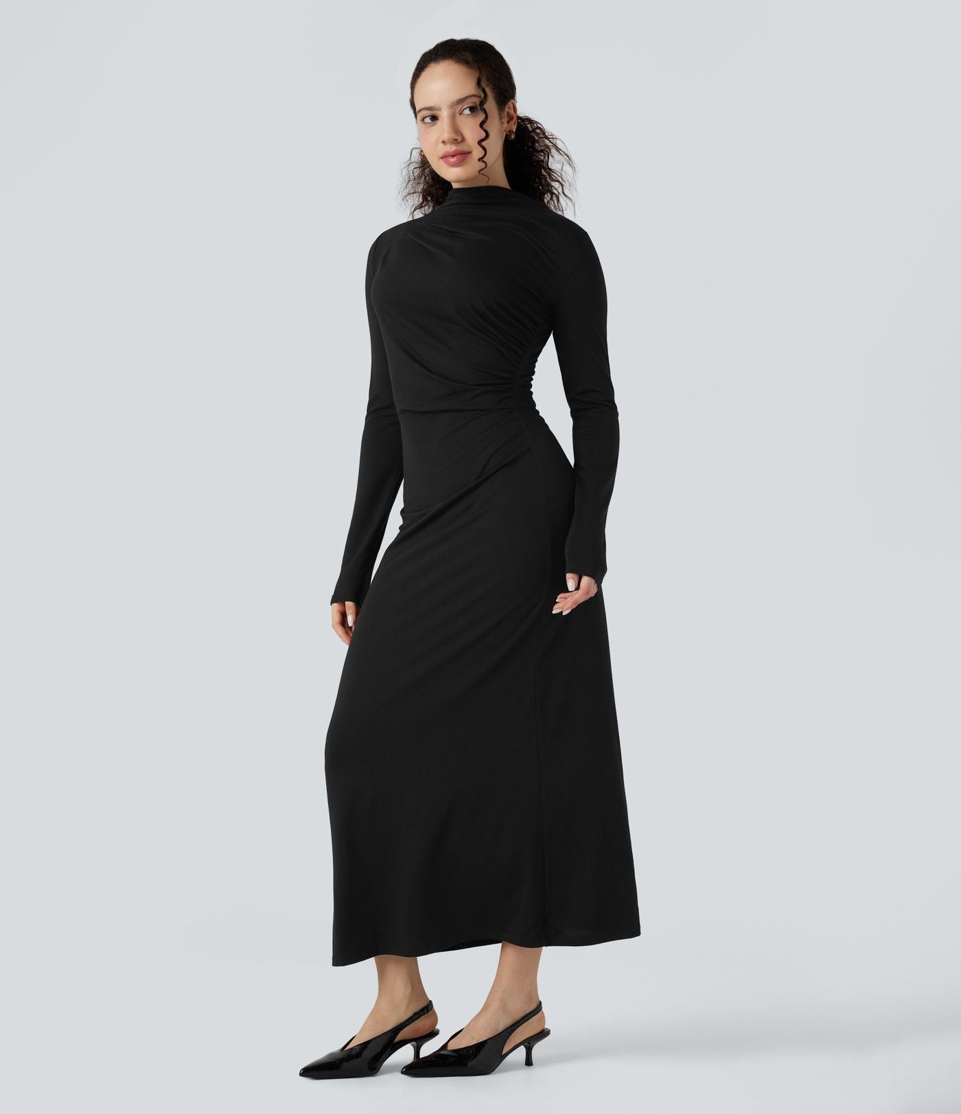 Robe mi-longue col montant manches longues