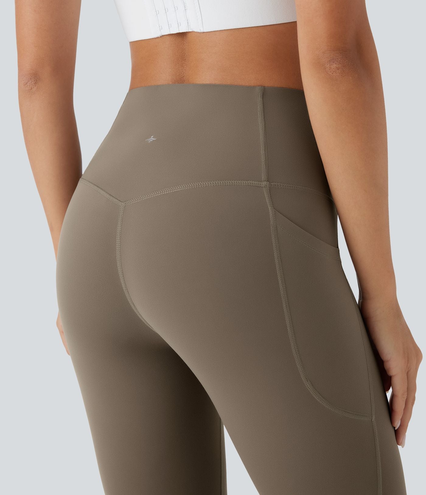 Legging 7/8 d'entraînement gainant taille haute avec sous-vêtement intégré antibactérien et poches Halara UltraSculpt™