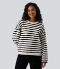 Pull casual à rayures col rond, manches longues et boutons décoratifs