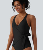 Maillot de bain une pièce gainant col V avec brassière intégrée et liens latéraux