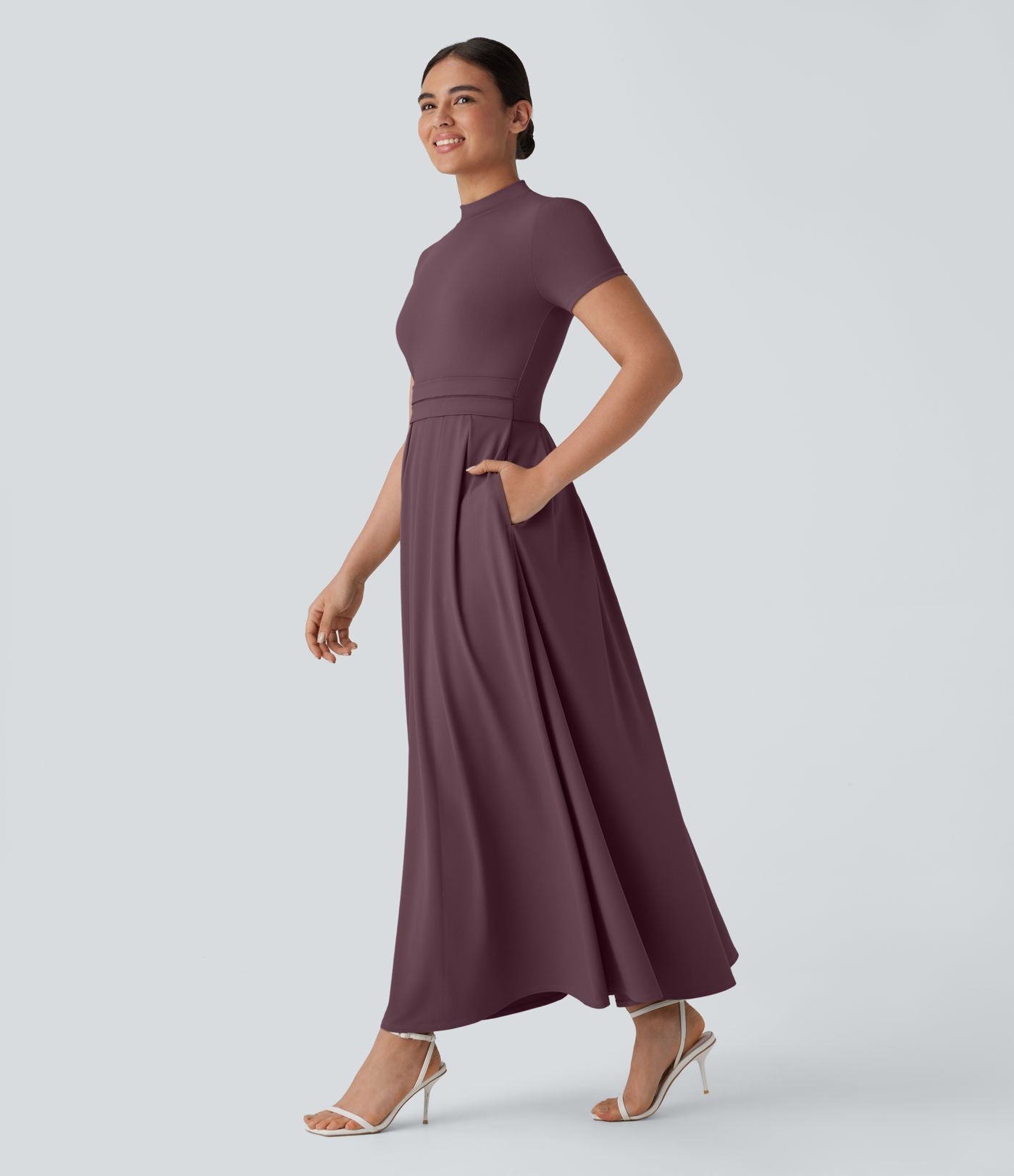 Robe longue décontractée à col montant, manches courtes et poches latérales