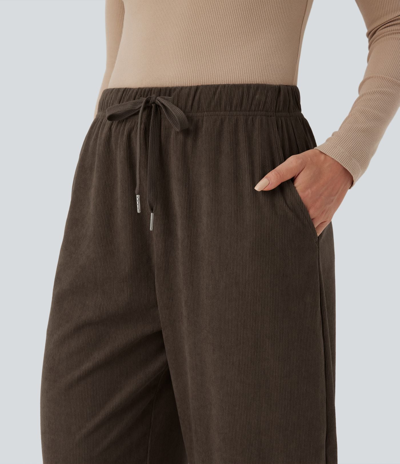 Pantalon taille mi-haute à cordon, jambe tombante en velours côtelé avec poches