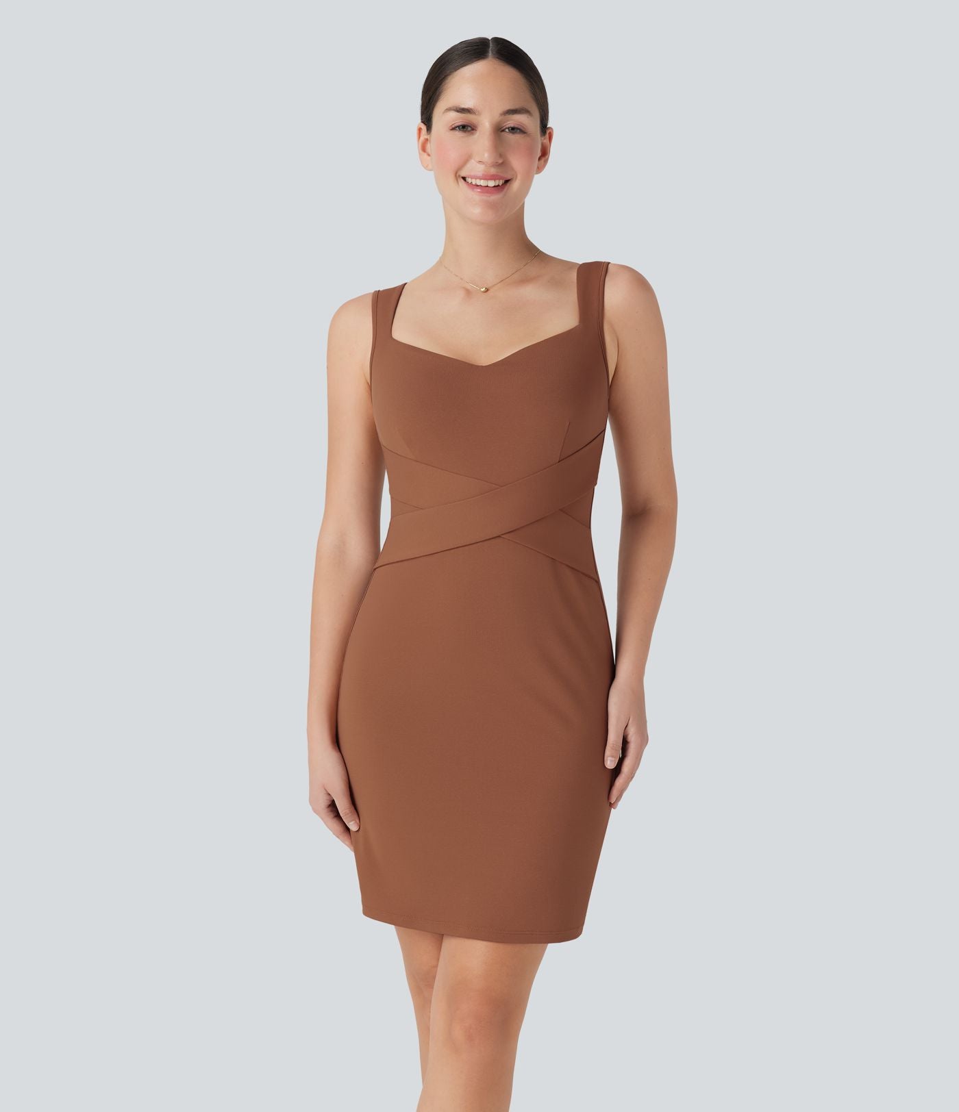 Robe décontractée mini moulante avec dos nu