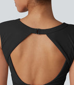 Haut de yoga court SoftlyZero™ léger à col rond et soutien-gorge intégré, sans manches et respirant.