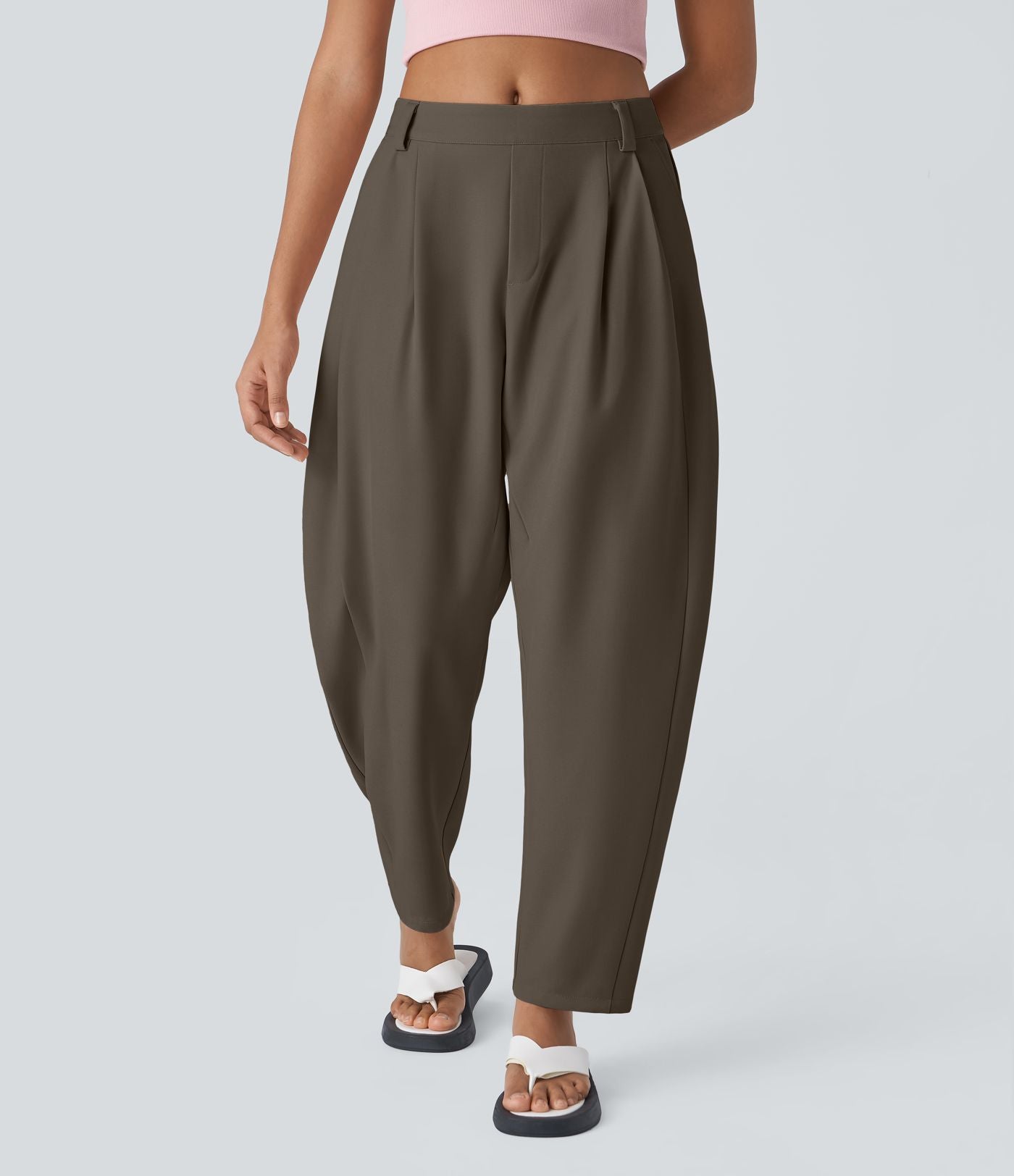 Pantalon tailleur ample, taille moyenne, coupe barrel, à poches