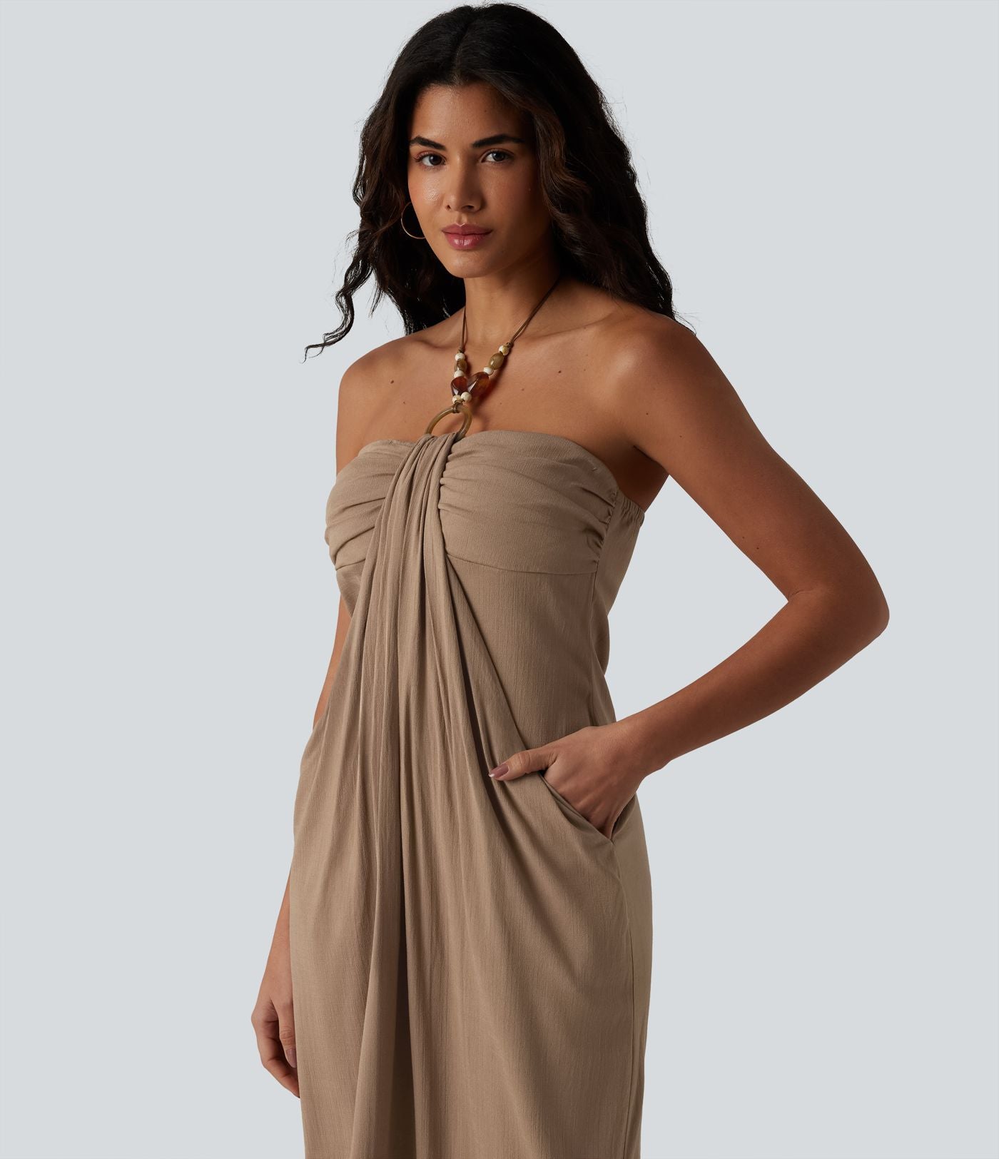 Robe longue estivale col licou dos nu avec lien soutien-gorge intégré aspect lin avec poches