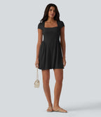 Robe courte casual à manches courtes, encolure carrée et soutien-gorge intégré