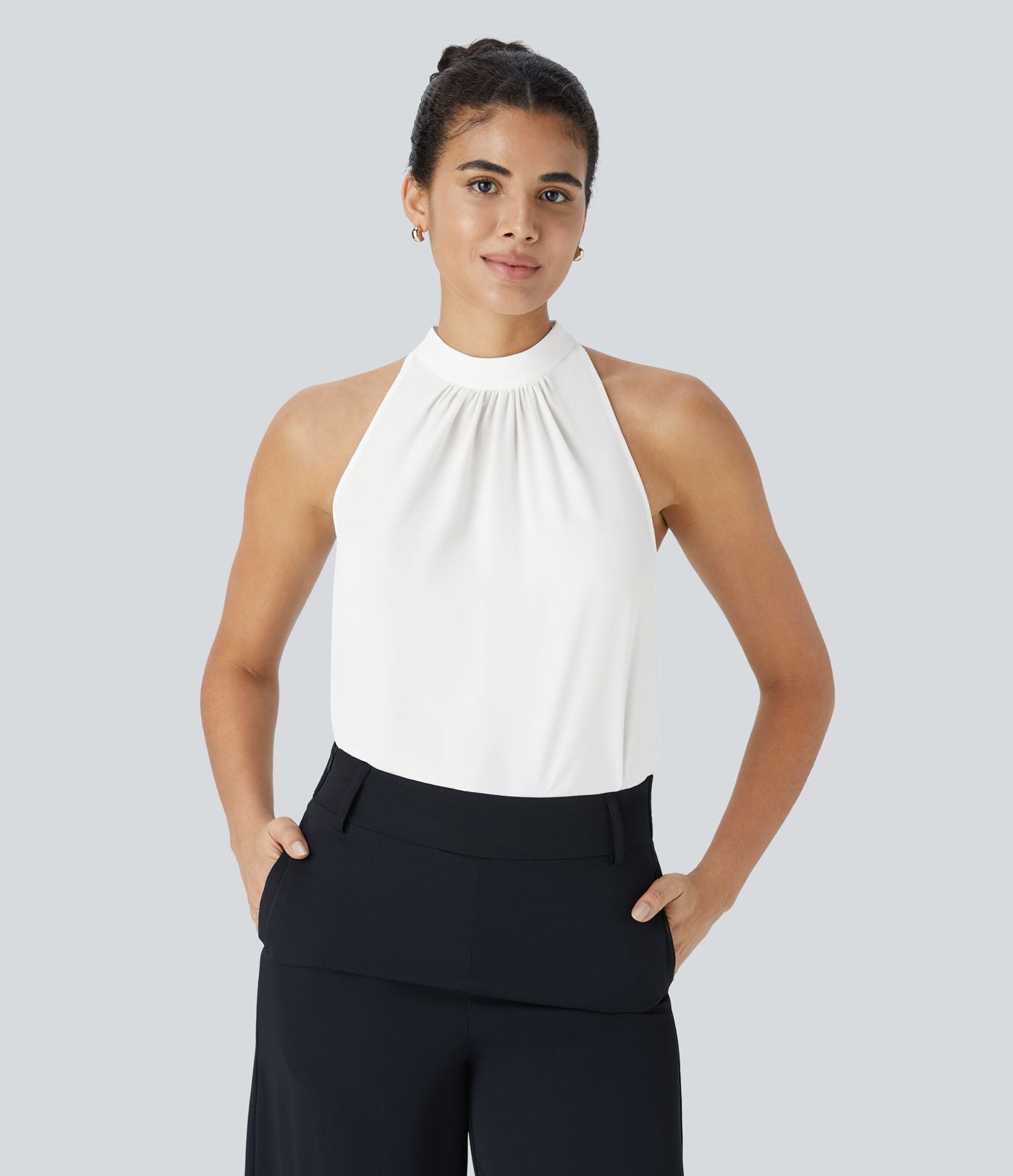 Blouse Travail Sans Manches Ourlet Courbé Col Haut Découpe au Dos Plis