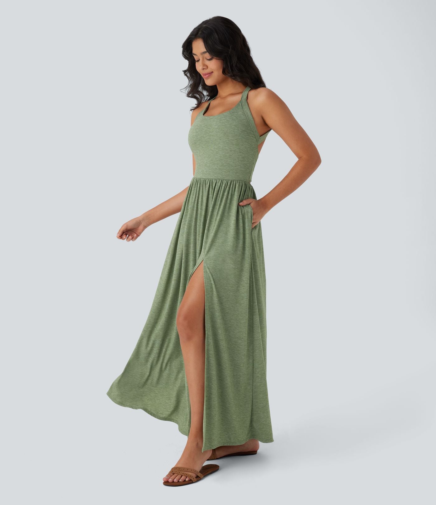Robe longue fluide fendue avec poches latérales, dos nu et effet torsadé