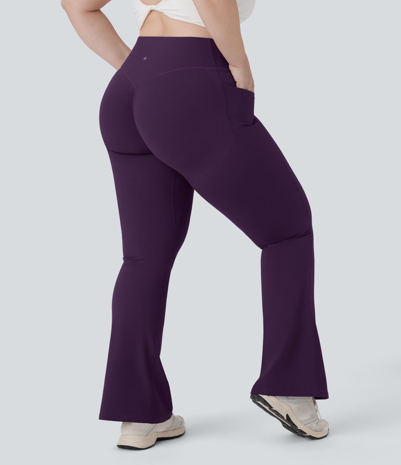 Pantalon de yoga à coupe bootcut gainant galbant taille haute grande taille avec effet scrunch et poches Halara UltraSculpt™