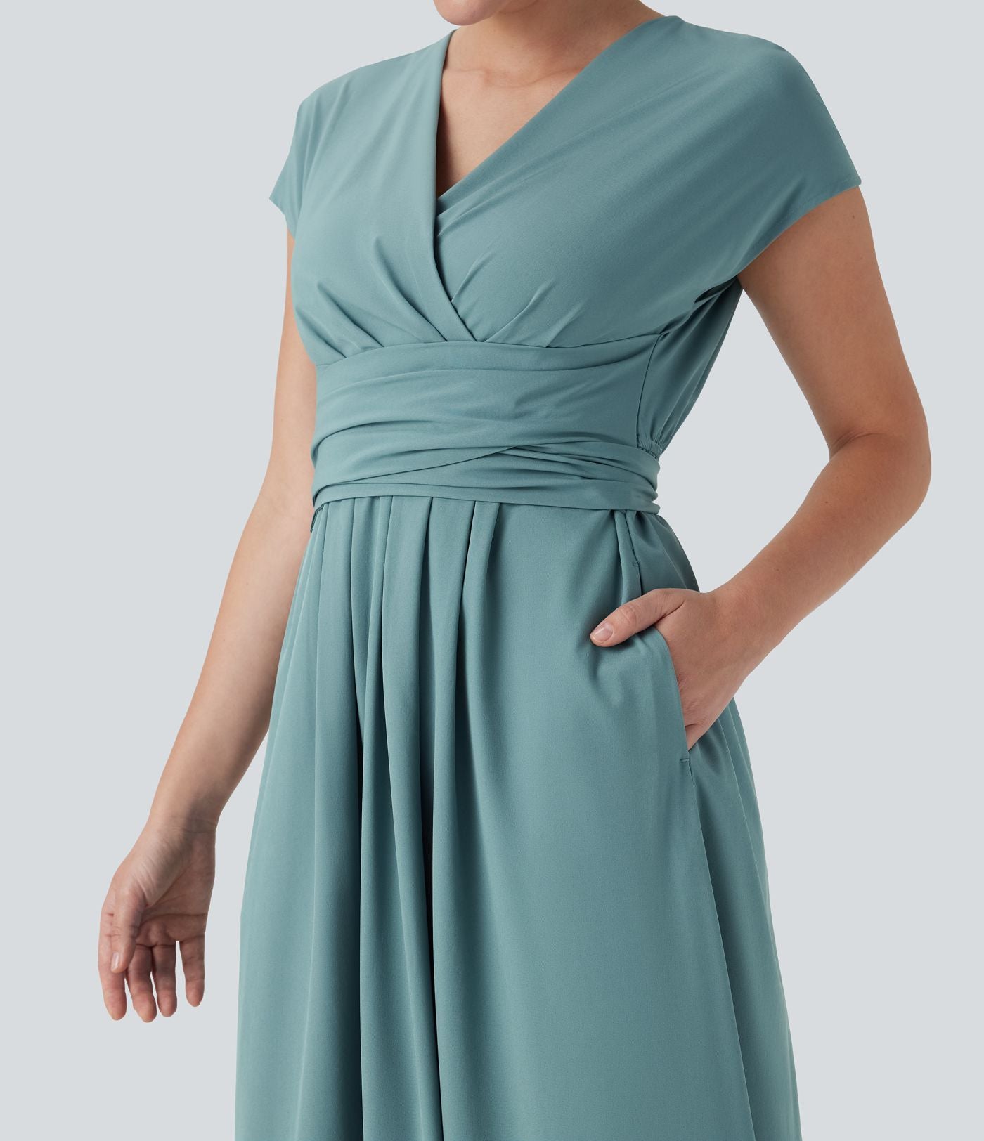 Robe midi Breezeful™ col V manches courtes à liens dans le dos séchage rapide avec poches latérales
