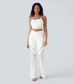 Pantalon de yoga évasé à taille haute croisée, poche arrière et dentelle