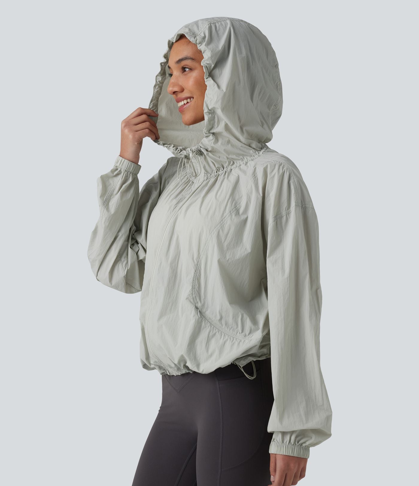 Veste de course légère à capuche manches longues avec poches, cordon de serrage et protection UPF 50+