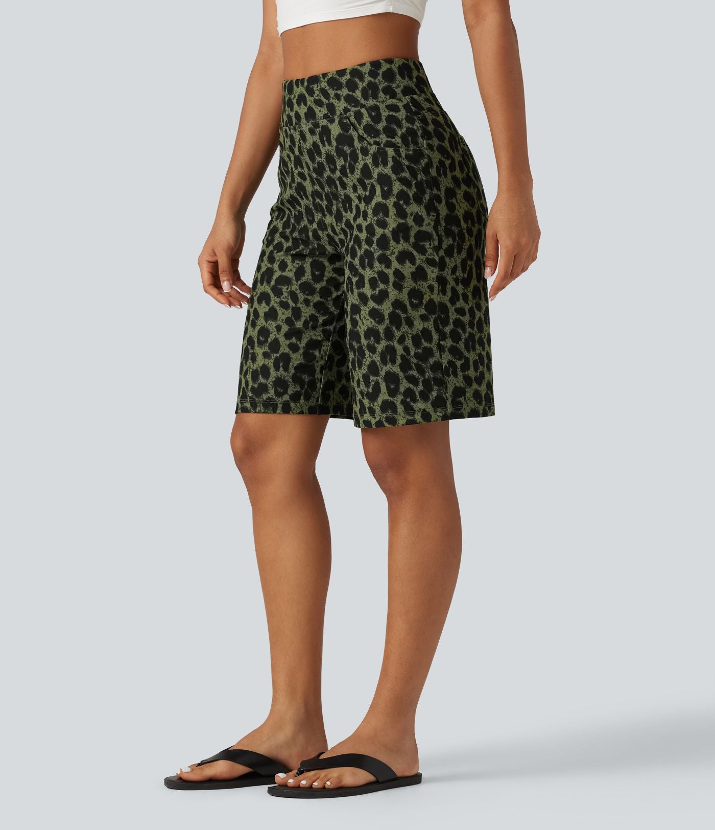 Short ample taille haute en tissu gaufré imprimé léopard 25 cm avec poches