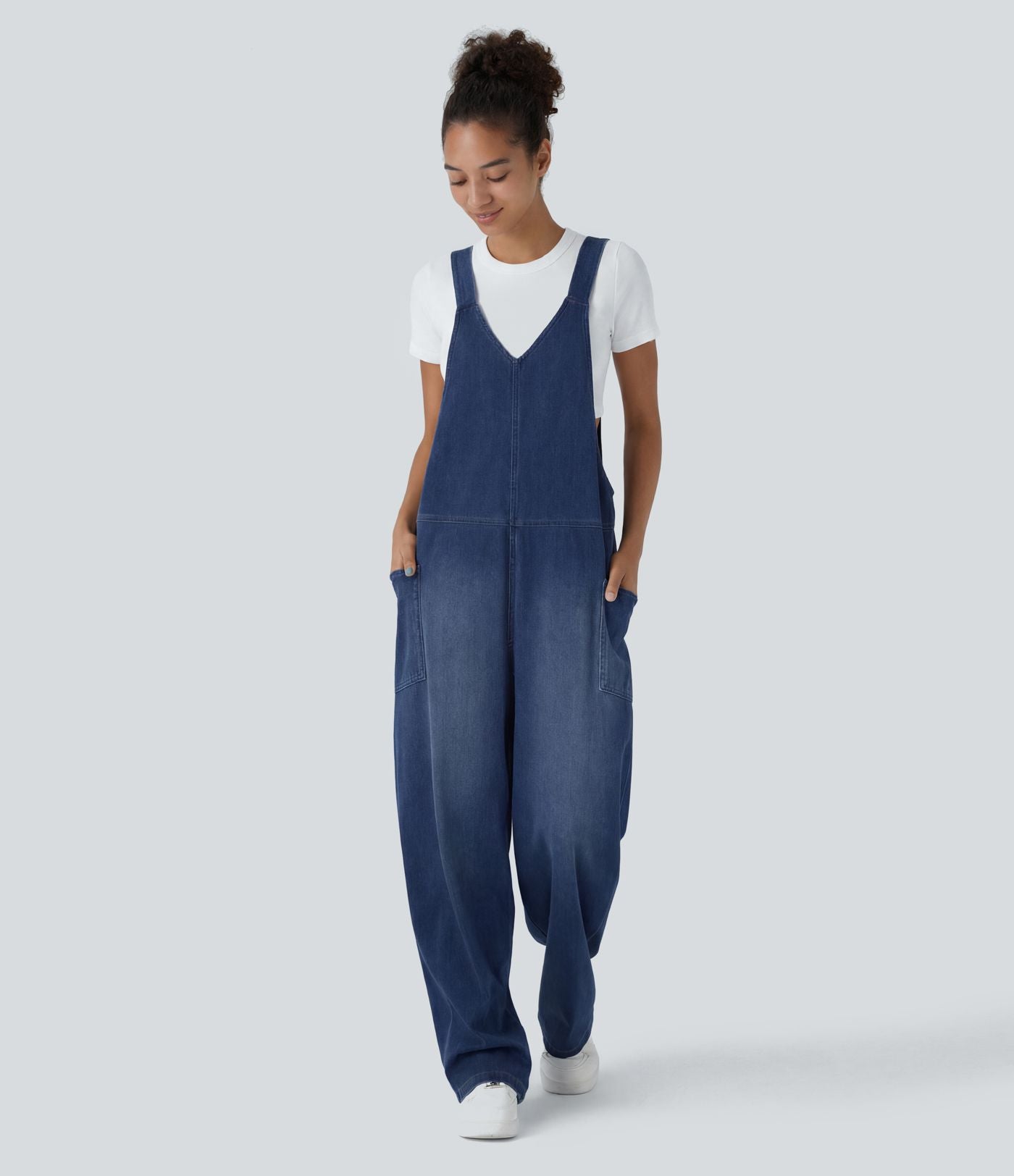 Salopette décontractée Halara Flex™ en denim extensible délavé, col V et poches latérales