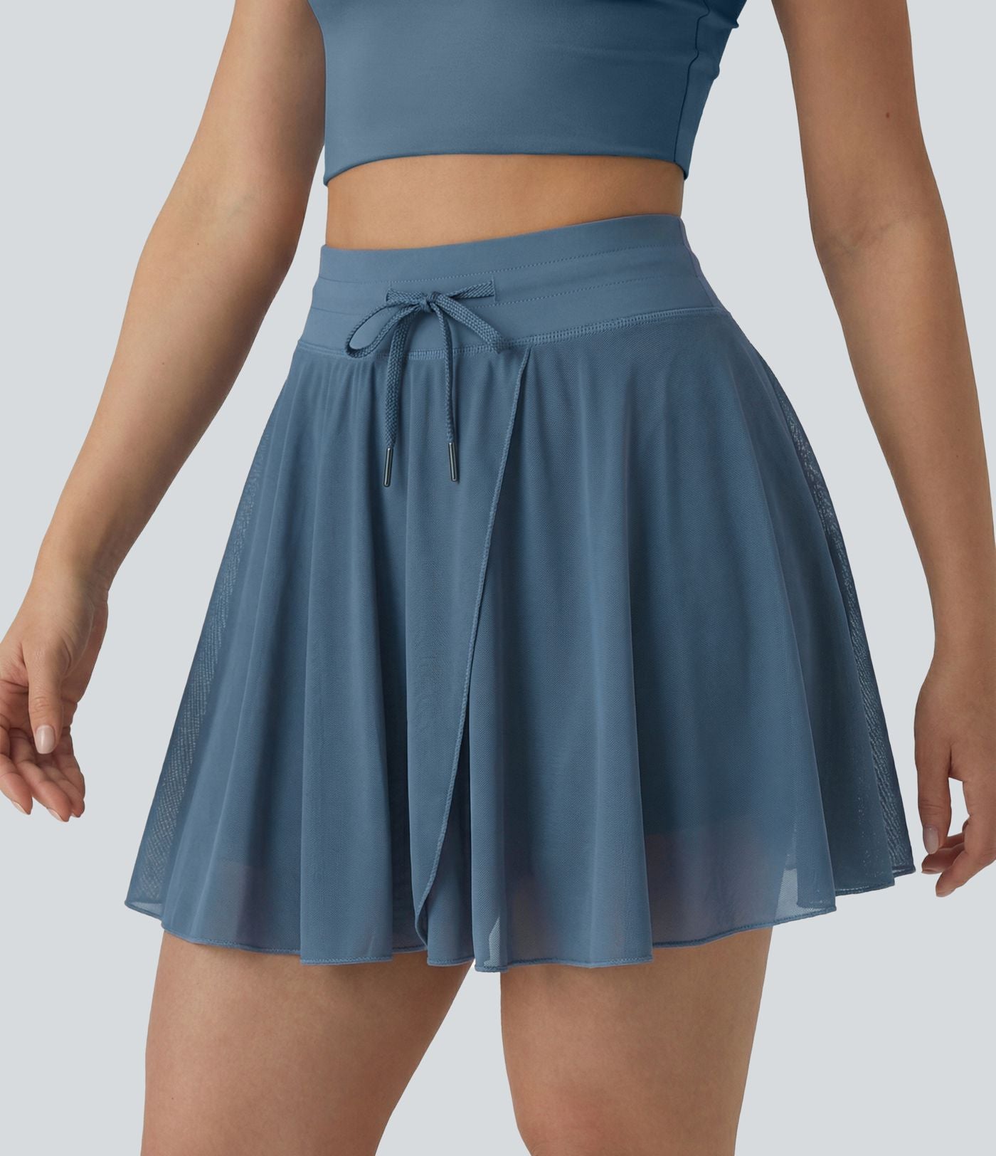 Jupe mini fluide évasée 2-en-1 taille haute à cordon, empiècements en mesh contrastant, avec poche, version plus longue