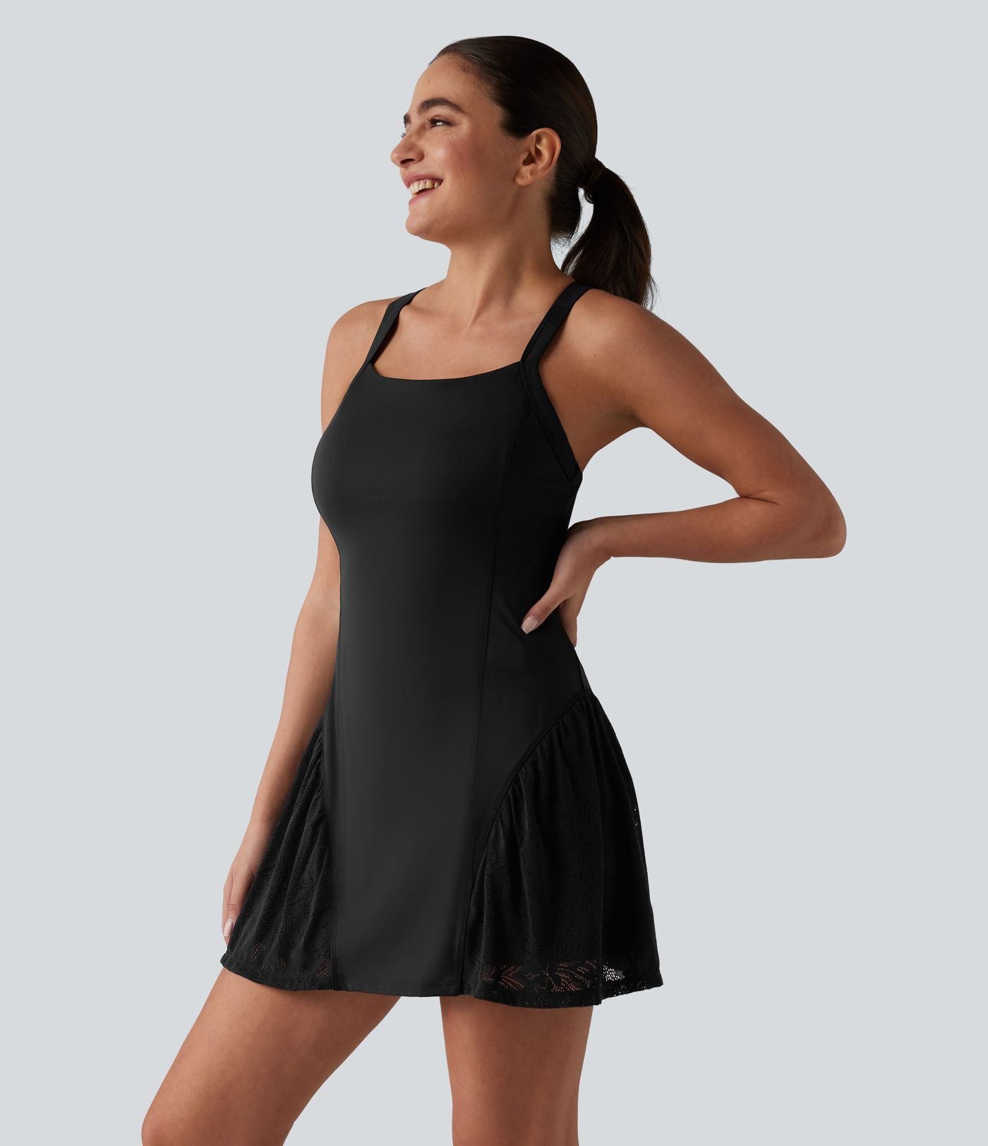 Robe de tennis Easy Peasy SoftlyZero™ dos croisé avec dentelle contrastée, brassière intégrée, à effet frais InstantCool et poches, protection solaire UPF50+