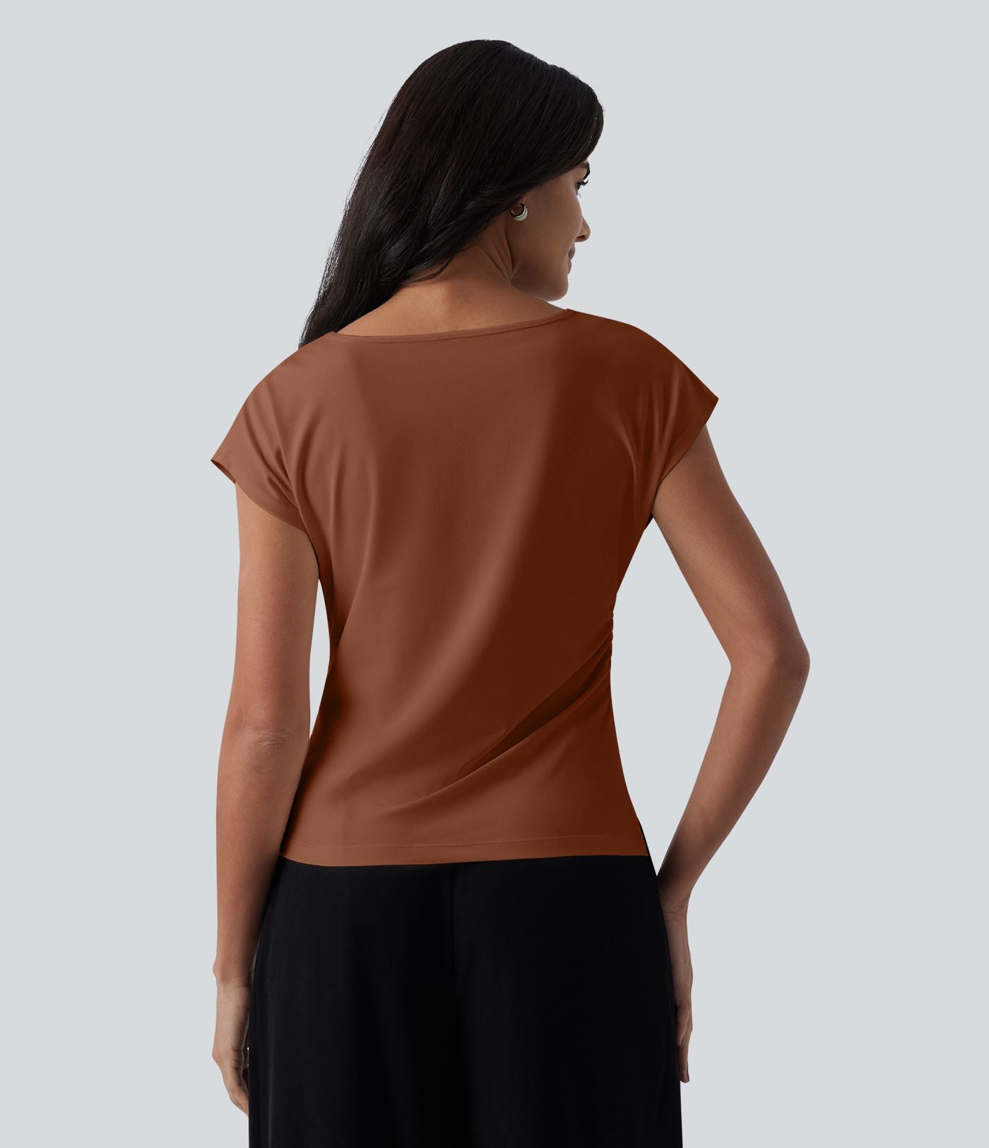 Blouse tailleur asymétrique col drapé manches courtes avec fronces et ourlet fendu