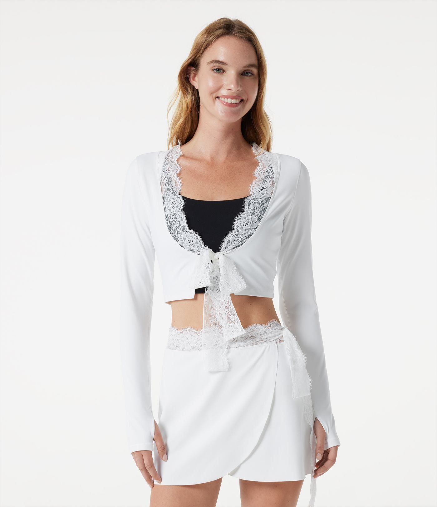 Haut yoga crop top SoftlyZero™ Plush à manches longues avec passe-pouces, nœud devant et dentelle contrastée
