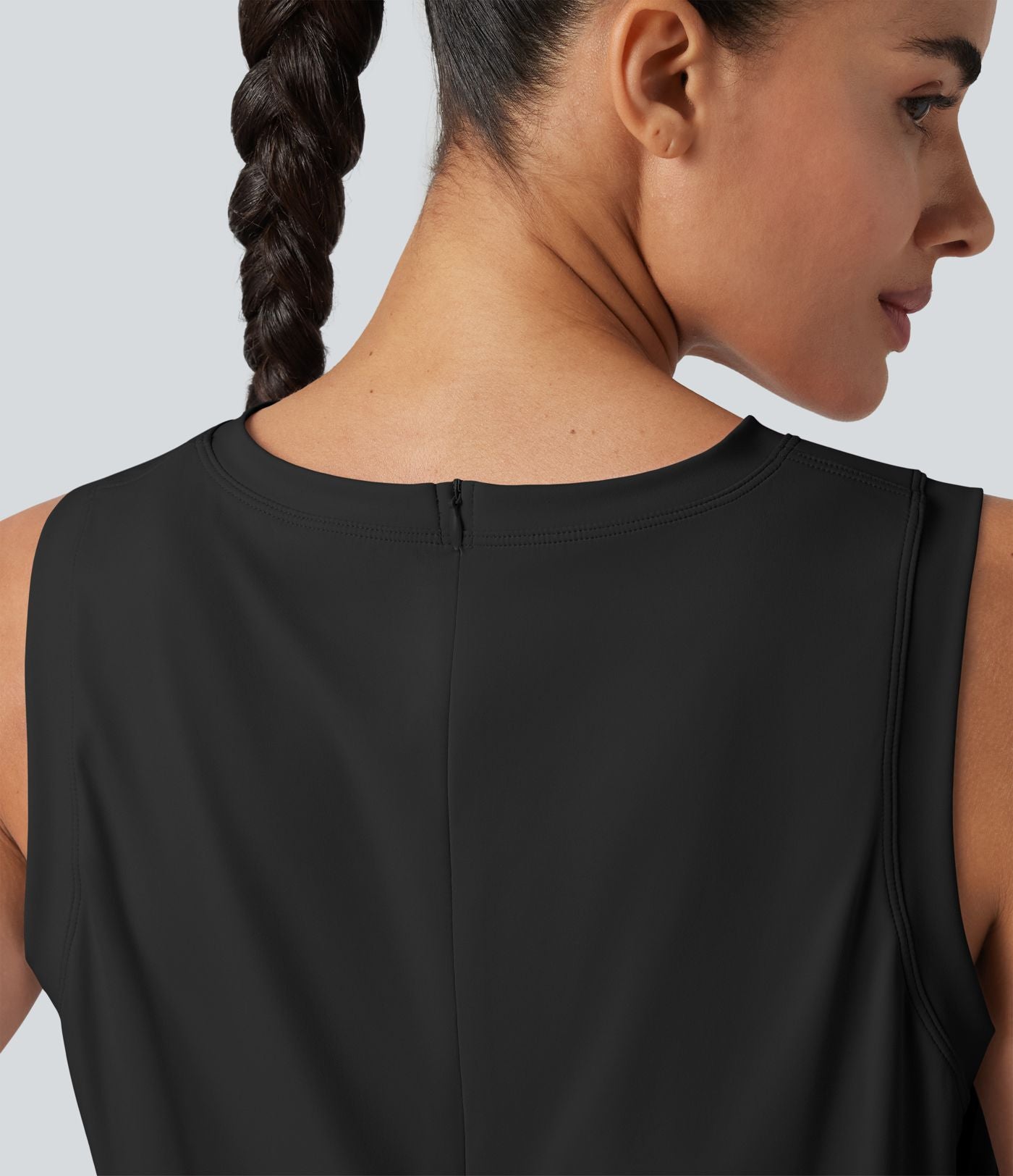 Robe de sport mini de yoga SoftlyZero™ col rond sans manches 2-en-1 effet frais InstantCool avec poches, accès facile Easy Peasy