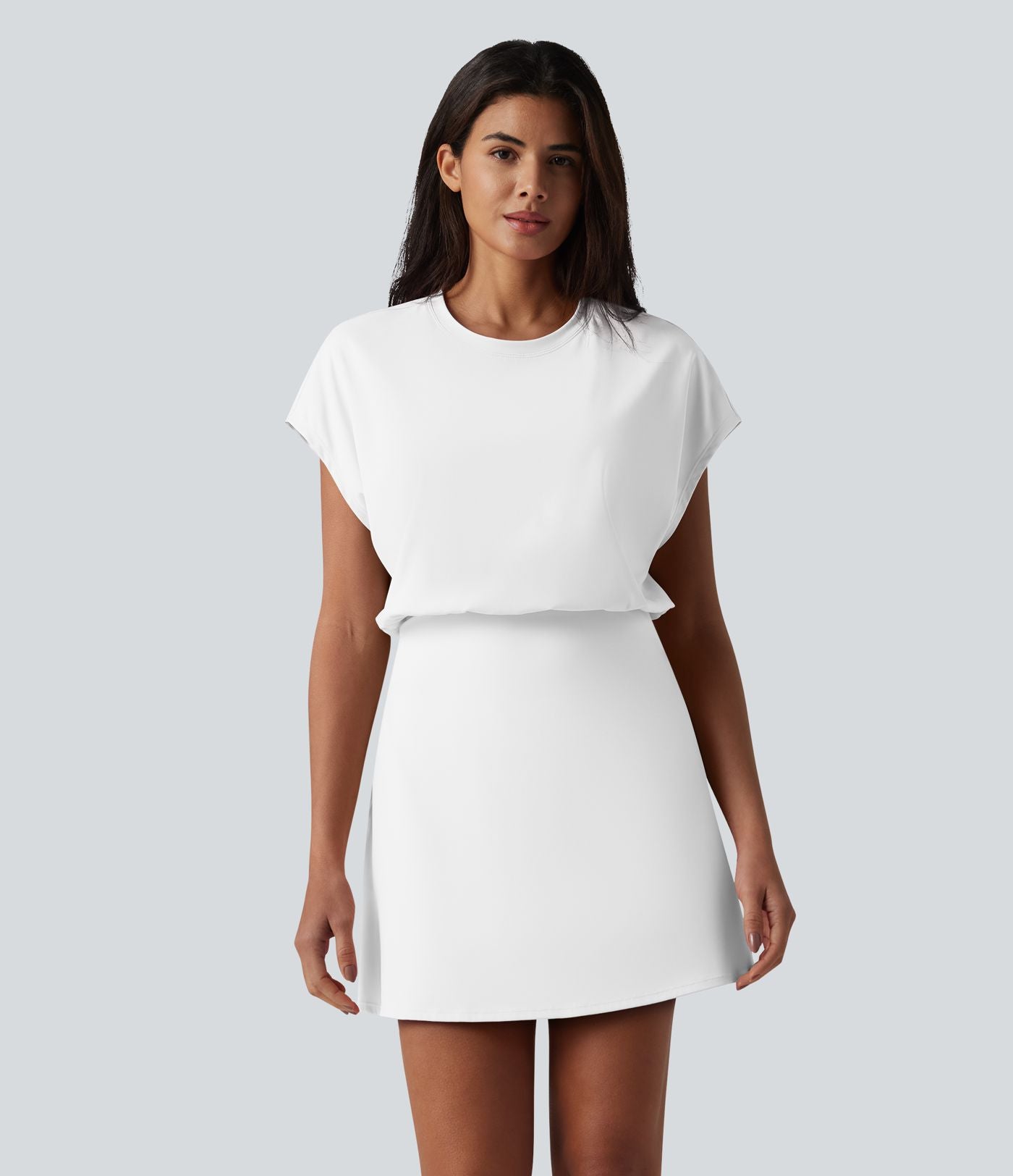 Robe de sport mini de yoga SoftlyZero™ Airy 2-en-1 effet frais InstantCool col rond à manches courtes, demi-zip et poches, accès facile Easy Peasy