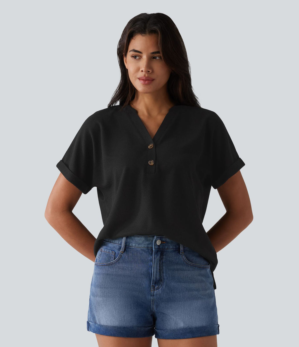 T-shirt casual en tissu gaufré col V à manches chauve-souris et boutons