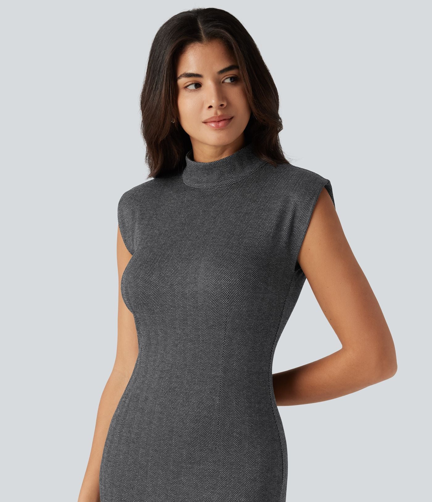 Robe midi moulante esprit bureau à motif, col montant et sans manches