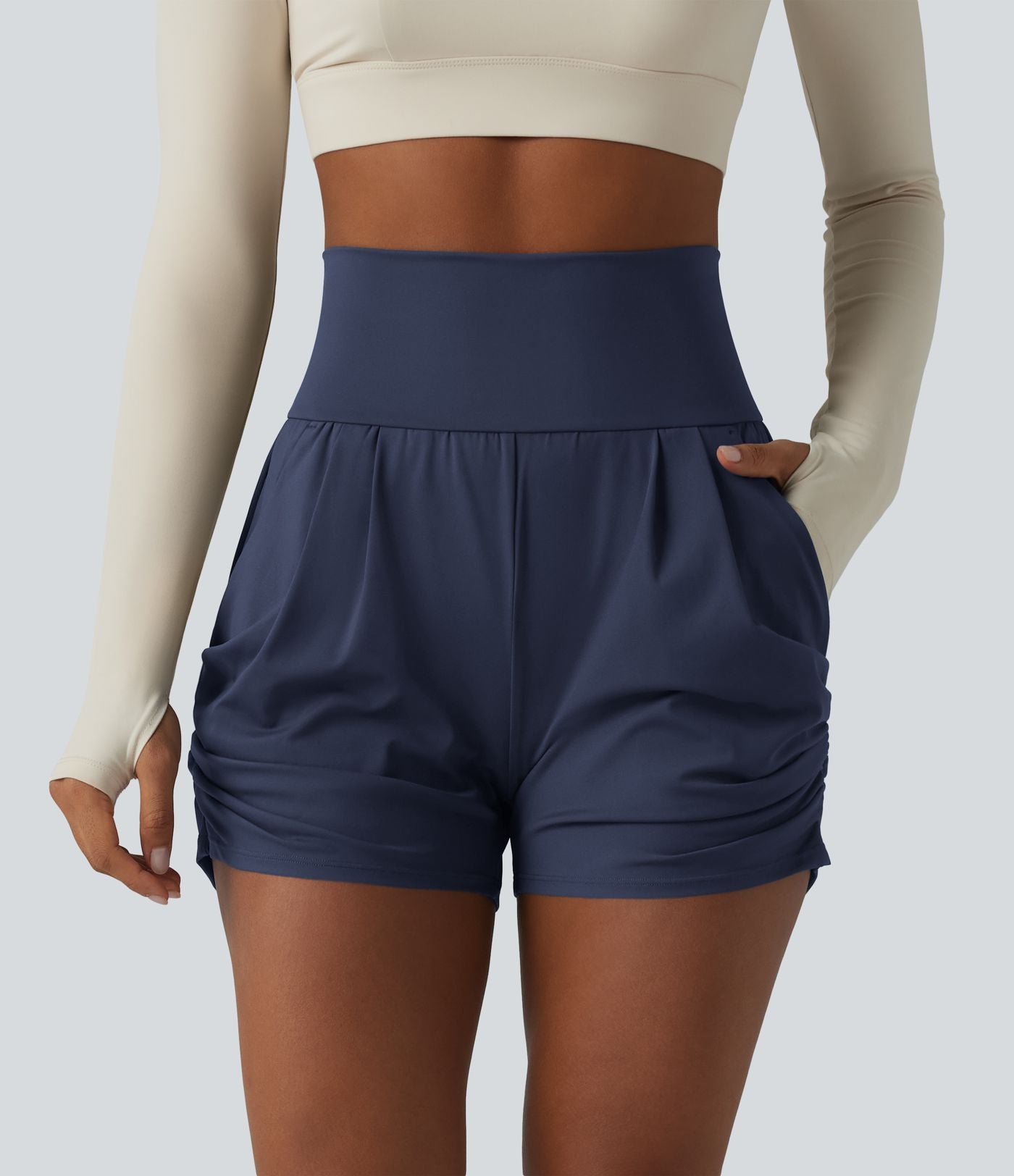 Short de yoga SoftlyZero™ Airy taille haute froncé effet frais InstantCool 7,5 cm avec poches