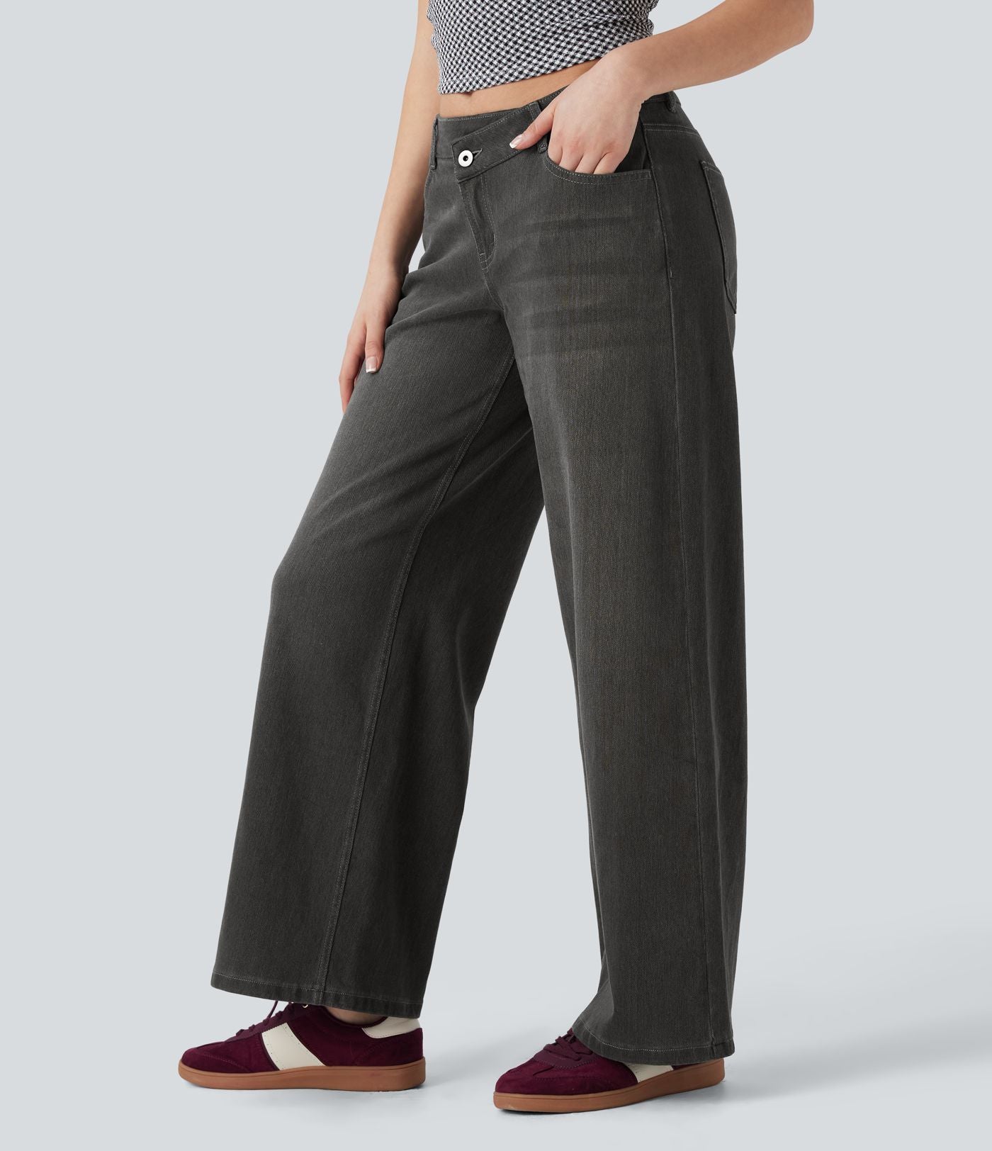 Halara Flex™ Jean large asymétrique taille basse avec bouton, fermeture éclair et poches multiples, délavé et extensible en maille