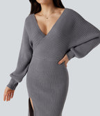 Robe pull mi-longue moulante fendue col V manches chauve-souris longues